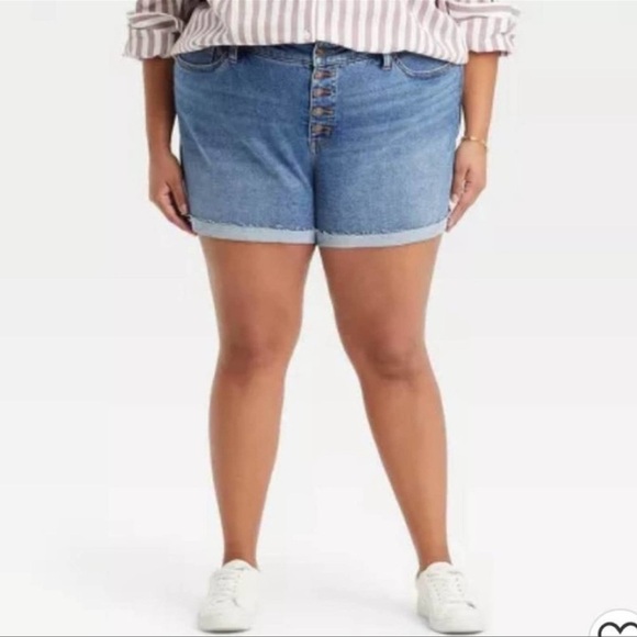 Ava & Viv Blue Mid Rise Cuffed Midi Denim Shorts Plus Size 26W Button Front NEW - Picture 9 of 10